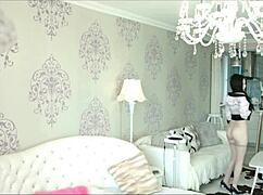 亚洲黑发妹脱光自摸骚穴