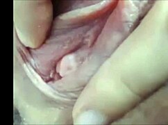 Seksi punca kaže pičko na spletki, tako me vžge, da ne morem nehati gledat