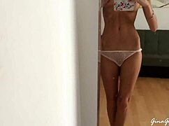 Hey guys, tengok video gadis cantik ini