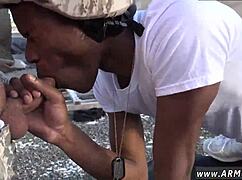 Olen 18+ teini poika ja saan ensimmäisen homo blowjobin, tuntuu niin uudelta ja jännittävältä