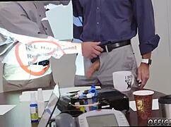 Titta på den raka killen som suger av en gay trade, så hett!