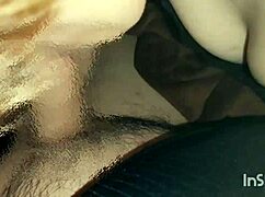 Japon amatör açık havada sakso ve el işiyle göğüs dekoltesi sergiliyor