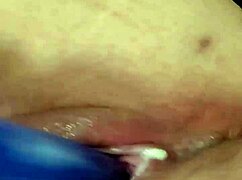 Drbu si své tlusté bbw tělo sama