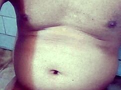 i'm this indian gay bottom doing my own golden shower