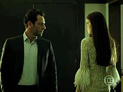 Can you help identify this teen actress?