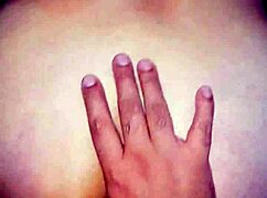 Zrela Latinka se skloni za lizanje