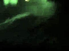 상세한 게이 장면 친밀한 순간들