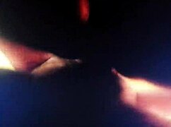 Katso tätä amatööriä kumartuneena doggystyle povissa, niin kuuma!