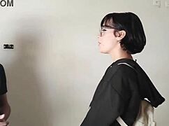 Kimiko bezoekt nieuwe kamer te huur, maar vergeving wordt niet gegeven