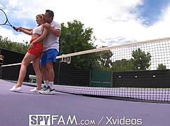 의붓오빠가 의붓여동생에게 테니스 가르치면서 큰 자지로.