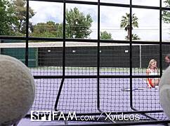 의붓오빠가 의붓여동생에게 테니스 가르치면서 큰 자지로.