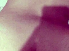 Iso perse kyykyssä doggy-tyylillä