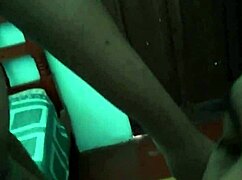 Moj nećak me iznenadi pušjobom na mom ogromnom kurcu, ali je toliko intrigantno i zabranjeno.