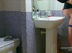 Boyfriend masturbates pregnant friend 😏