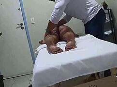 Unbelievable! Ninfeta cums during massage and ends up fucking the masseur on hidden camera!