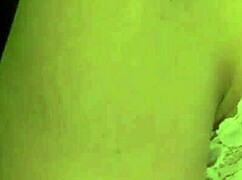 สาวใหญ่ญี่ปุ่นช่วยตัวเองด้วยของเล่นในฉากเดี่ยวสุดร้อน