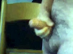 कोर्डोबा लड़का आर्गेंटाइन वेबकैम पर छोटा लंड फ्लैश कर रहा मज़े के लिए