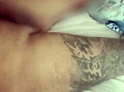 בלונדינית אישה רוכבת על זין גדול ומתענגת