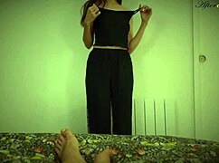 Chceš ma vidieť strippať a trhať si šaty?