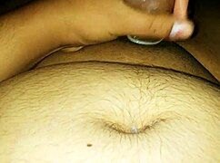 Gozando na camisinha in a casual moment