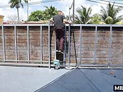 Sarışın Atletik Milf Karısı Kocasına Buharlı İhanet