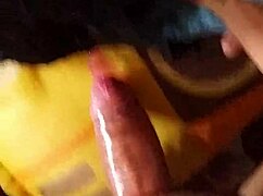 Debutando la lencería usada de mi tía, me siento sexy con ella