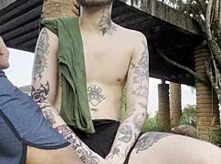 Novinhos fudendo na praca publica na frente de quem passava