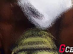 ¡Guau! La novia saborea orgasmo misionero delicioso con polla negra