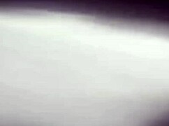 الديابينها الموشومة لورا غوتيريز، الشقراء الممحونة، تعطي مص ونيك طيز على شاطئ برايا غراندي.