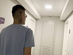 게이 친구 보지 핥아서 진짜 가버렸어?