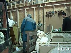 Толстая французская мамаша получает жесткий содом в дикой тройке с дедулей. Вуайерист ловит каждый толчок.