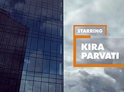 Kira P oslobađa stres intenzivnim jebanjem guze na poslu.