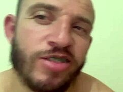 Simt pula monstru în pizda mea strânsă