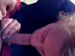 Moje ex přítelkyně mi cucá čurák tak skvěle