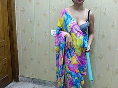 Saarabhabhi को seduce करने के बाद, periods आने से पहले उसका ass hard pounded हुआ