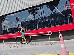 Cristina Almeida väläyttää tiukkoja shortseja Fortaleza-kuntosalilla