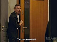 Cítim sa tak exponovaná v tejto shame4k scéne, ako v tej knihe.