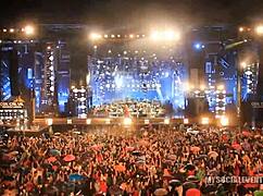 Prokleto volim velike sise Nade White dok ližem dupe u međurasnoj hardcore akciji!