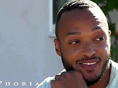 Lelaki cuba seks bi dengan kawan berkahwin untuk puaskan awek