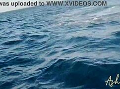 Şehirden jet ski ile kaçtı, plaja gitti, orada sıkı amı dölle dolduruldu