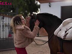 Titta på denna stora vita kuk komma i munnen?