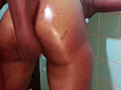 she cries like a baby while taking injections in her pussy