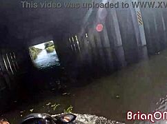 เจ้าหญิงเอ็บบอนี่วิลโลว์ ไรเดอร์กระดิกก้นกลมบนควยใหญ่ขณะขี่เจ็ตสกี