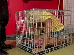 Scott Rhodes dominante fuerza niñera milf morena Maxine X chupar polla enorme juguetes anales