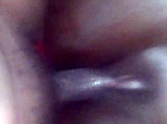 エボニーBBWがジューシーなマンコをアップで潮吹き