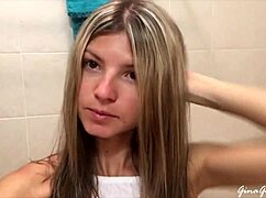 金髪18+美少女のパイパンマンコ舐め！カジュアルにクンニ攻め