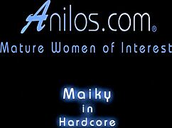 Anne aç amını tatmin ediyor