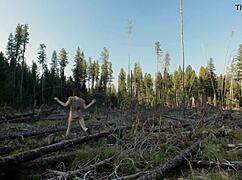 היי, רוצה לראות אותי נוגעת בעצמי עירומה ביער?