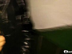 Napaljena pastorka želi tvrd kurac