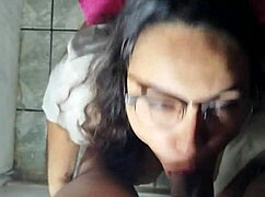 Nerd amateur experiences intense face fucking in homemade setting